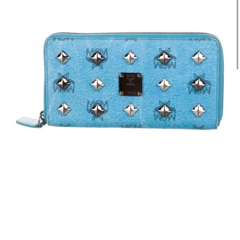 MCM Visetos studded Wallet🩵